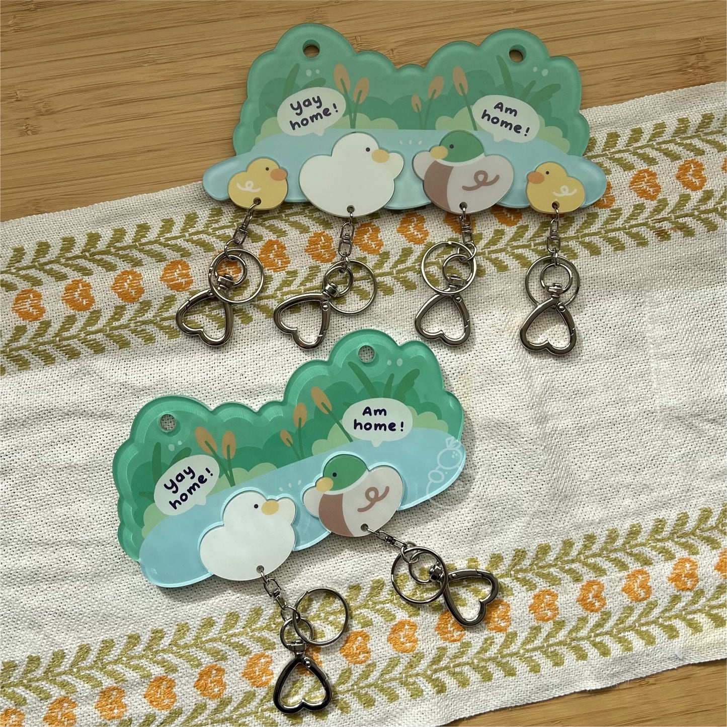 *UPGRADED* Magnetic Acrylic House Key Holder "The Ducks Family" - 4 Ducks (2 Ducks + 2 Ducklings)