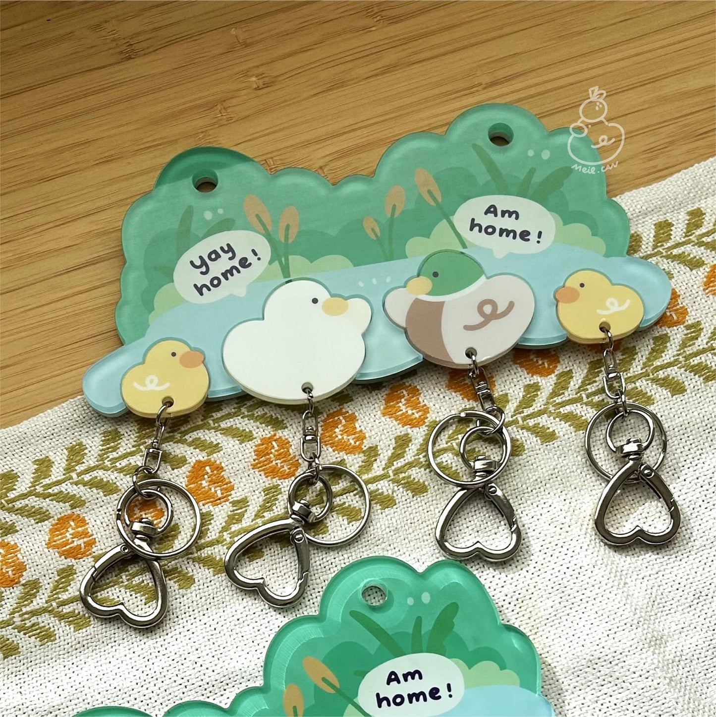 *UPGRADED* Magnetic Acrylic House Key Holder "The Ducks Family" - 4 Ducks (2 Ducks + 2 Ducklings)
